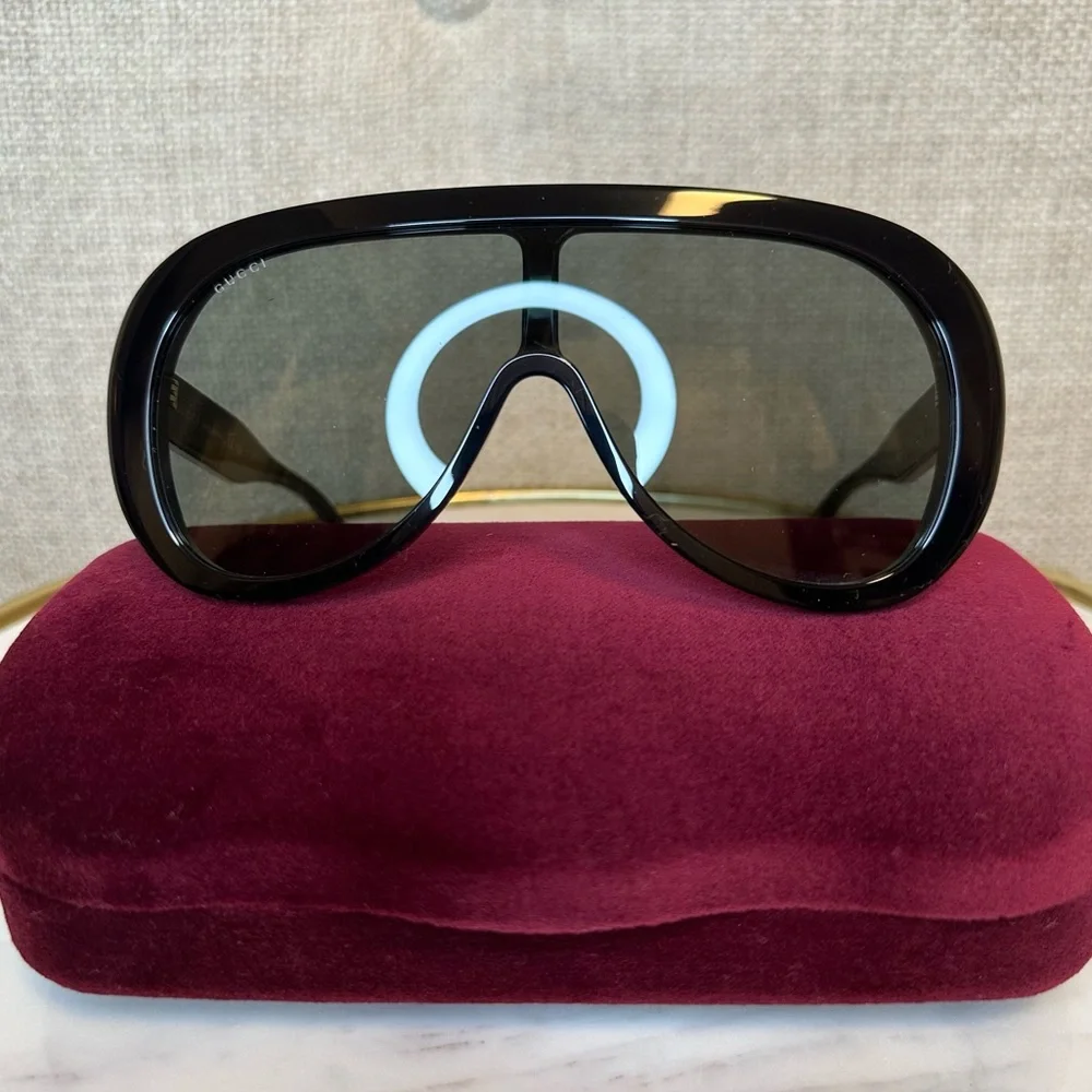 New! Authentic Gucci Shield Sunglasses - Picture 6 of 14